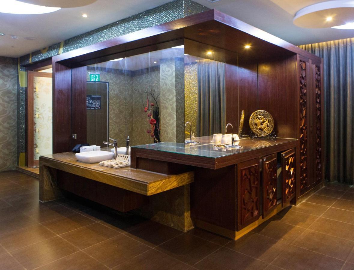 All-Ur Boutique Motel - Taichung Branch Buitenkant foto