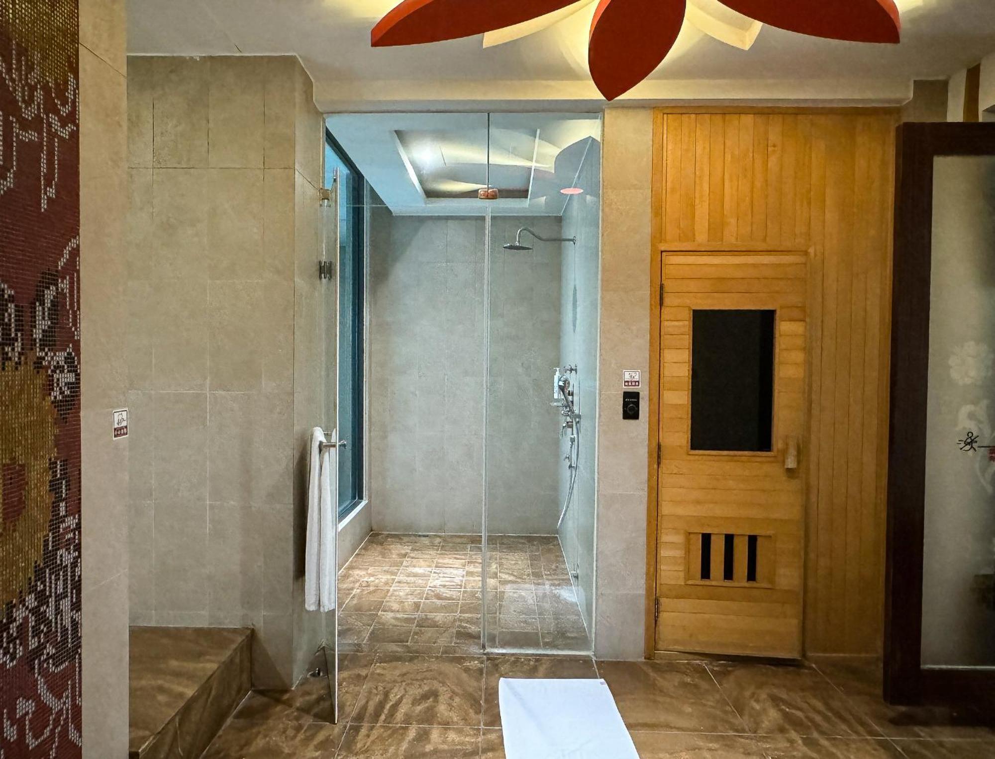 All-Ur Boutique Motel - Taichung Branch Buitenkant foto