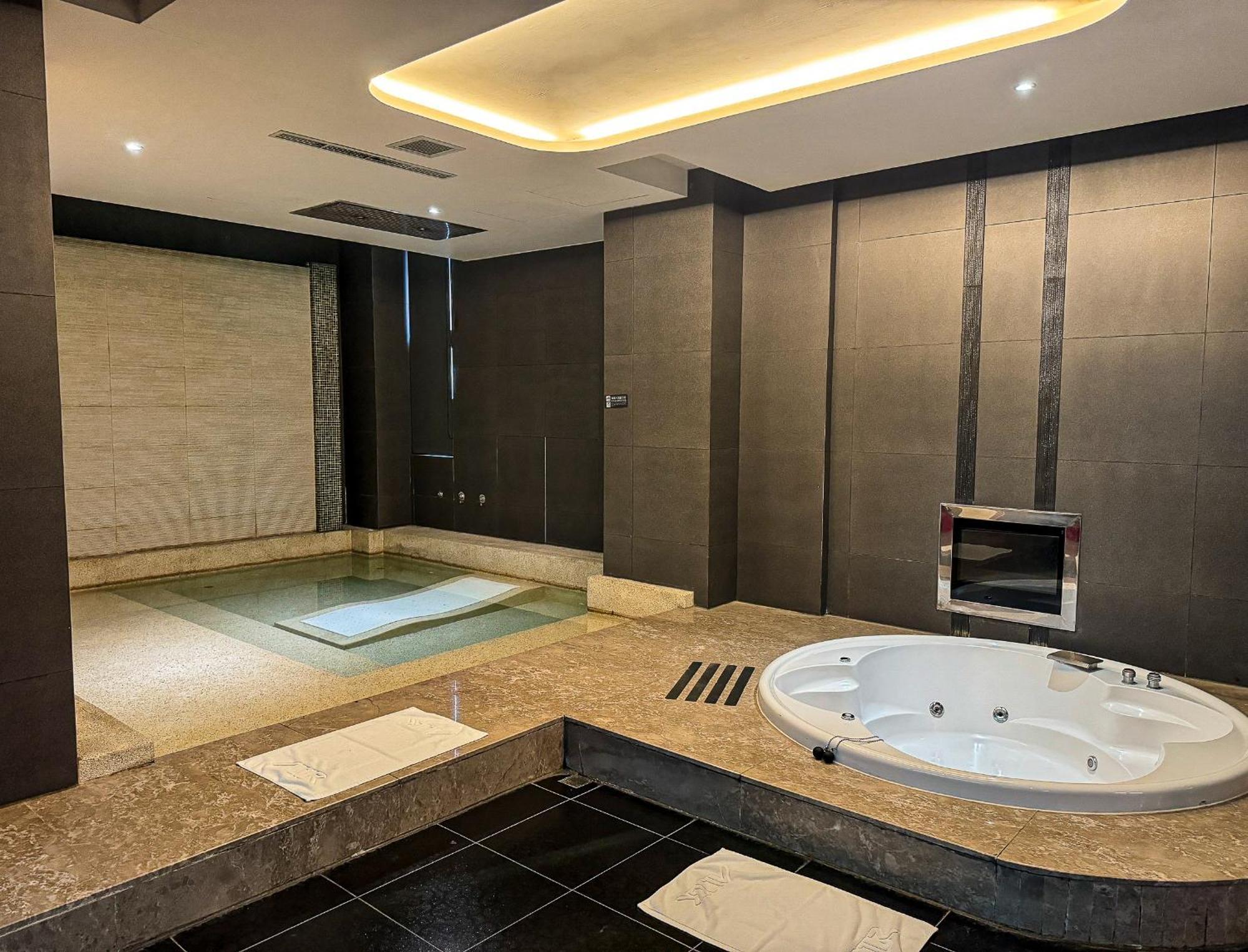 All-Ur Boutique Motel - Taichung Branch Buitenkant foto