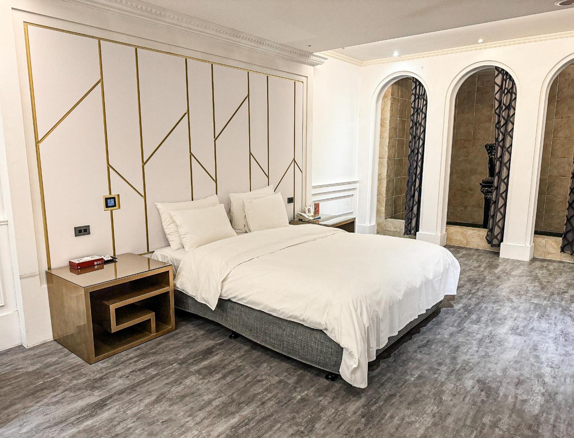 All-Ur Boutique Motel - Taichung Branch Buitenkant foto