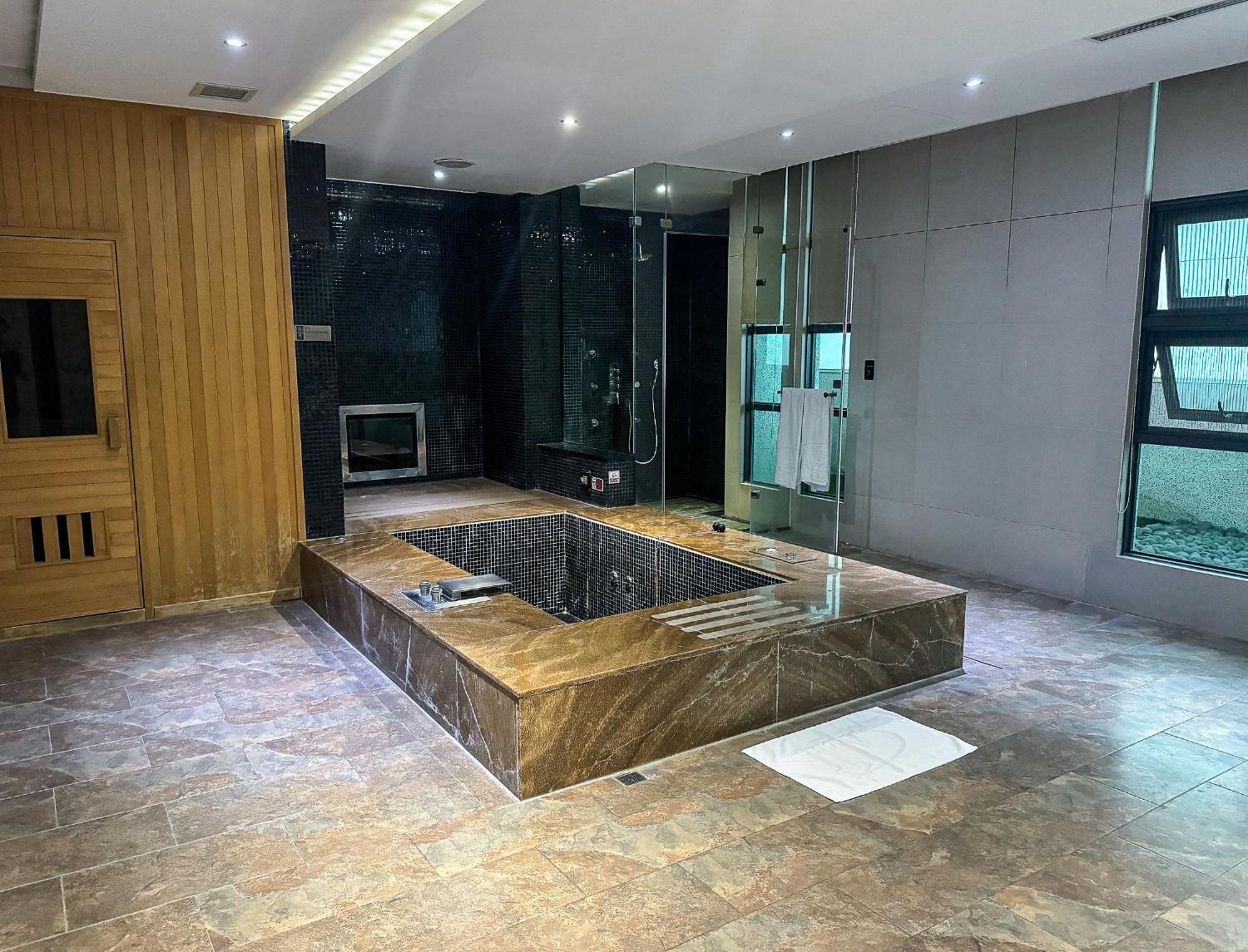 All-Ur Boutique Motel - Taichung Branch Buitenkant foto