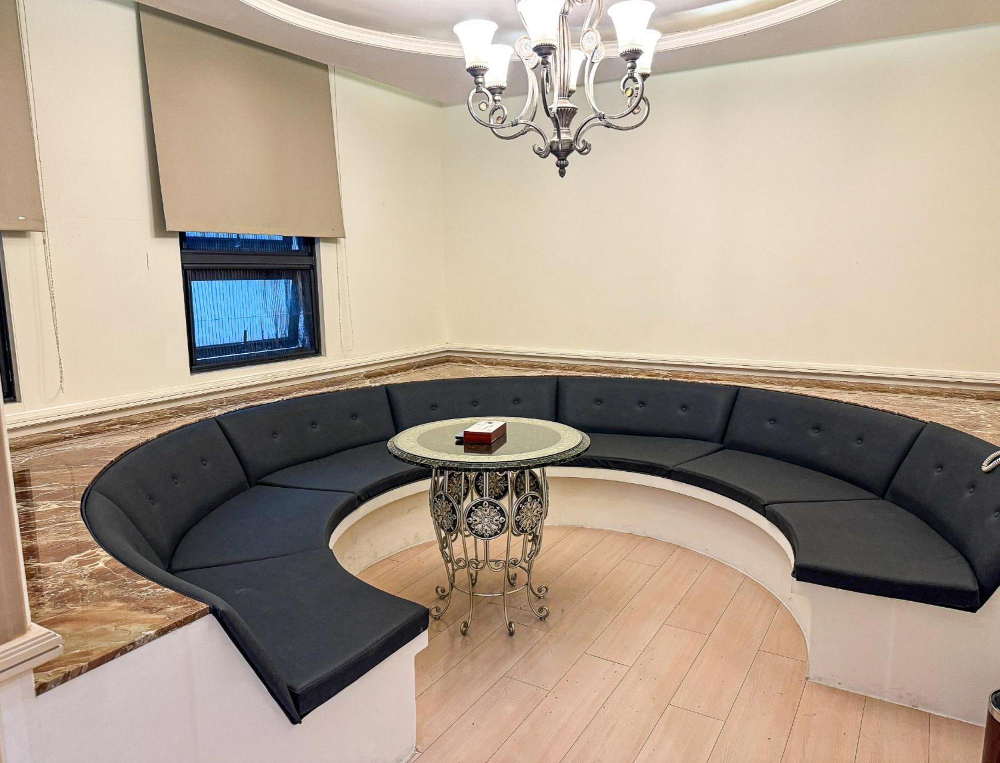 All-Ur Boutique Motel - Taichung Branch Buitenkant foto