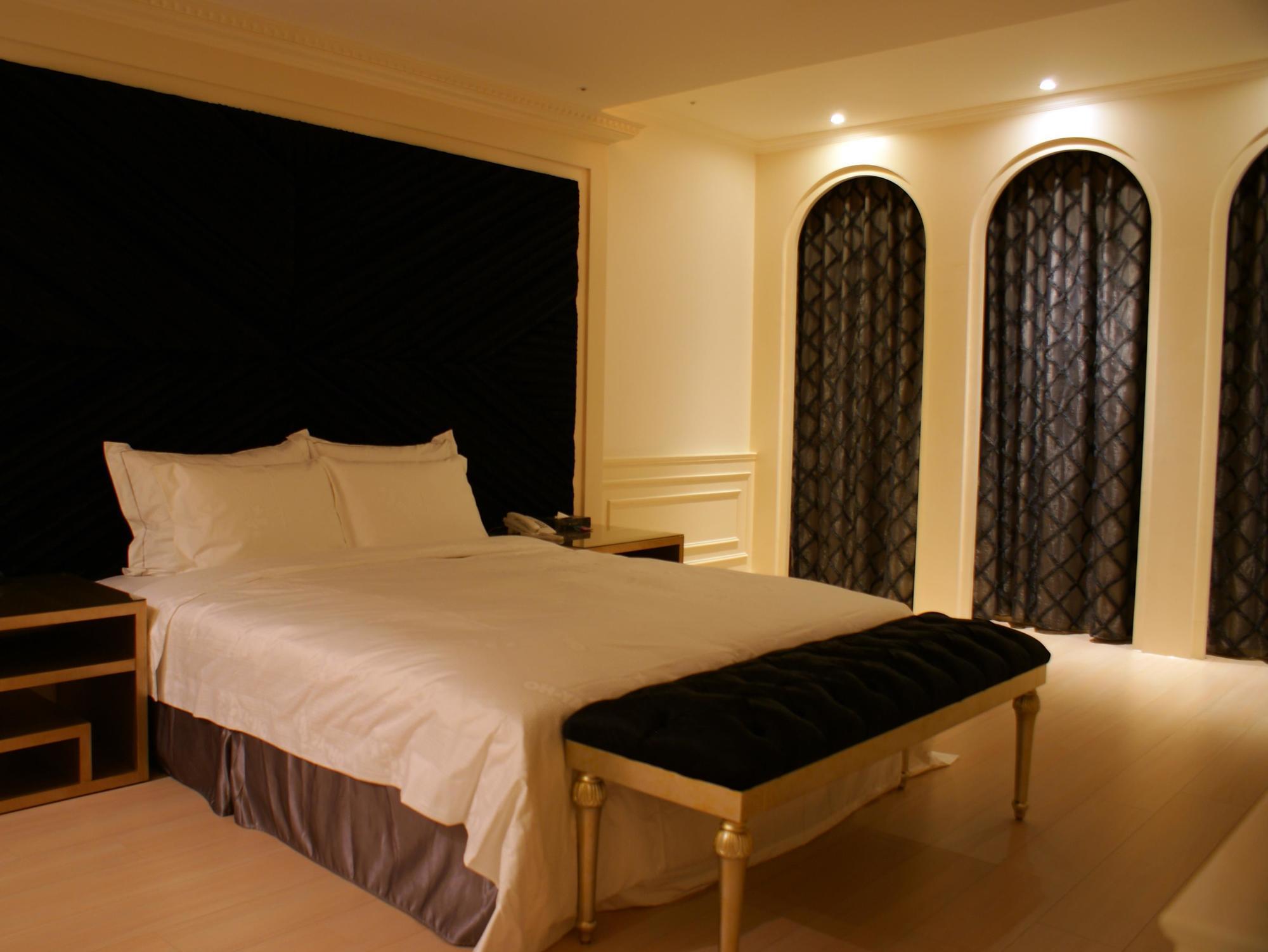 All-Ur Boutique Motel - Taichung Branch Buitenkant foto