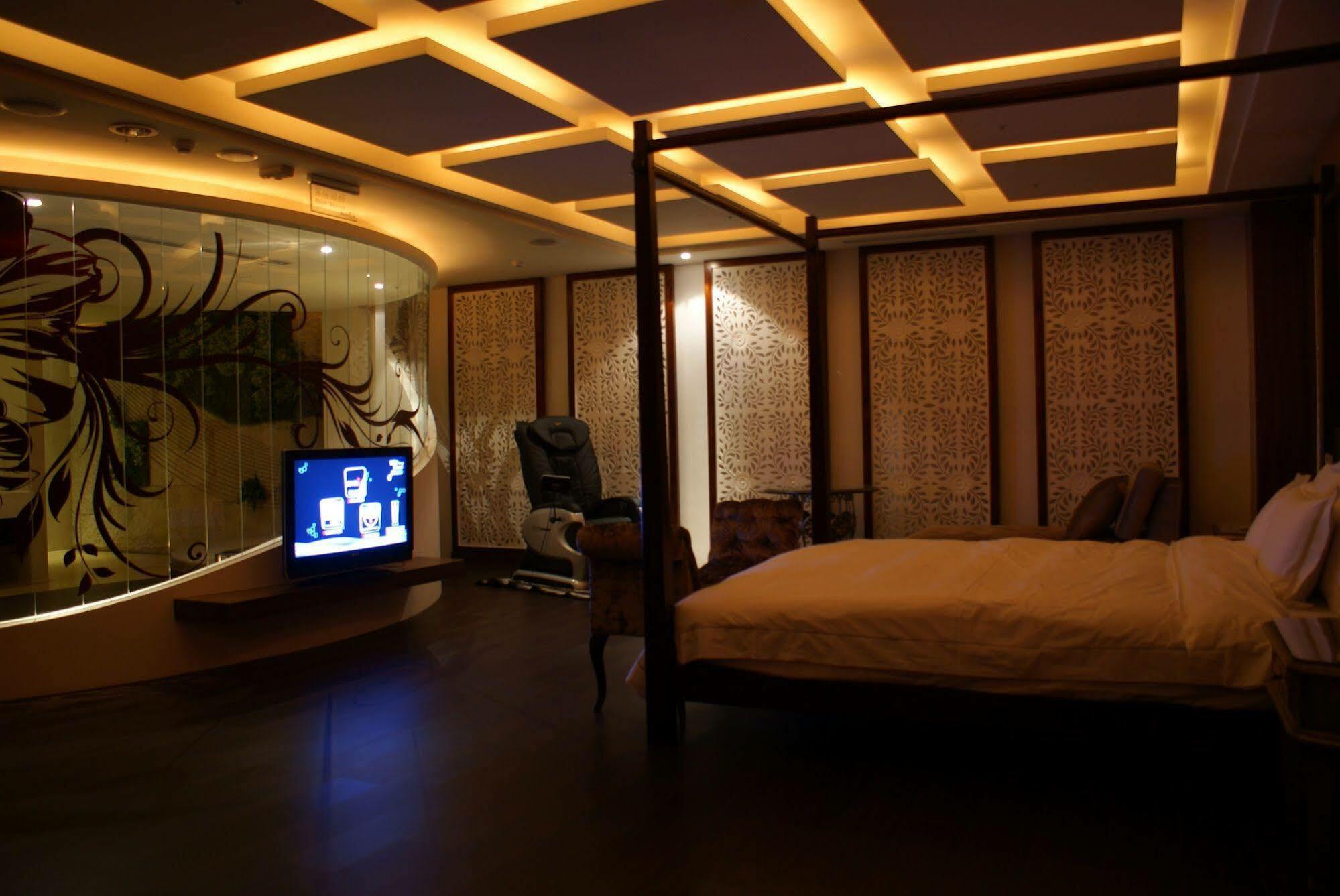 All-Ur Boutique Motel - Taichung Branch Buitenkant foto