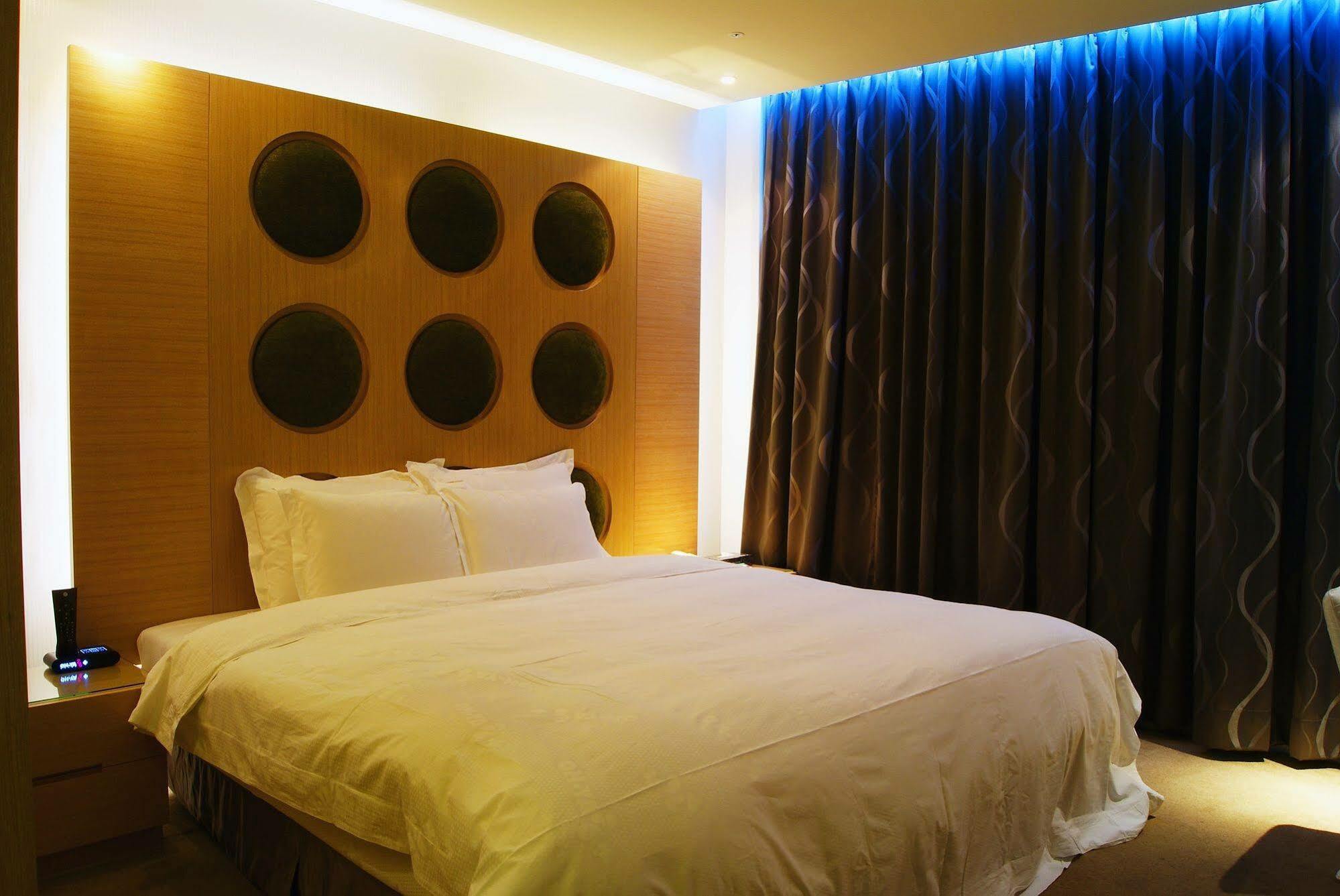 All-Ur Boutique Motel - Taichung Branch Buitenkant foto