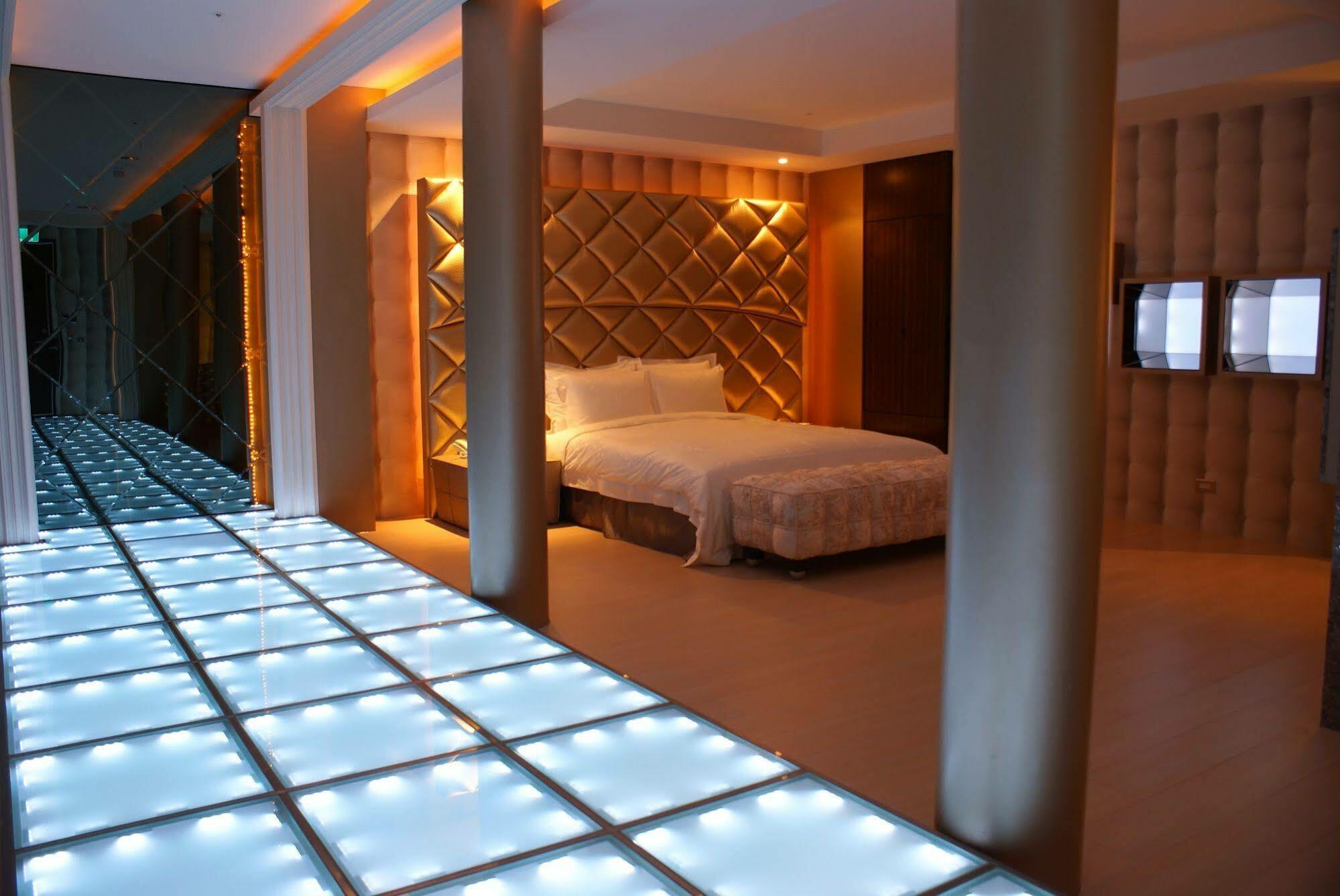 All-Ur Boutique Motel - Taichung Branch Buitenkant foto